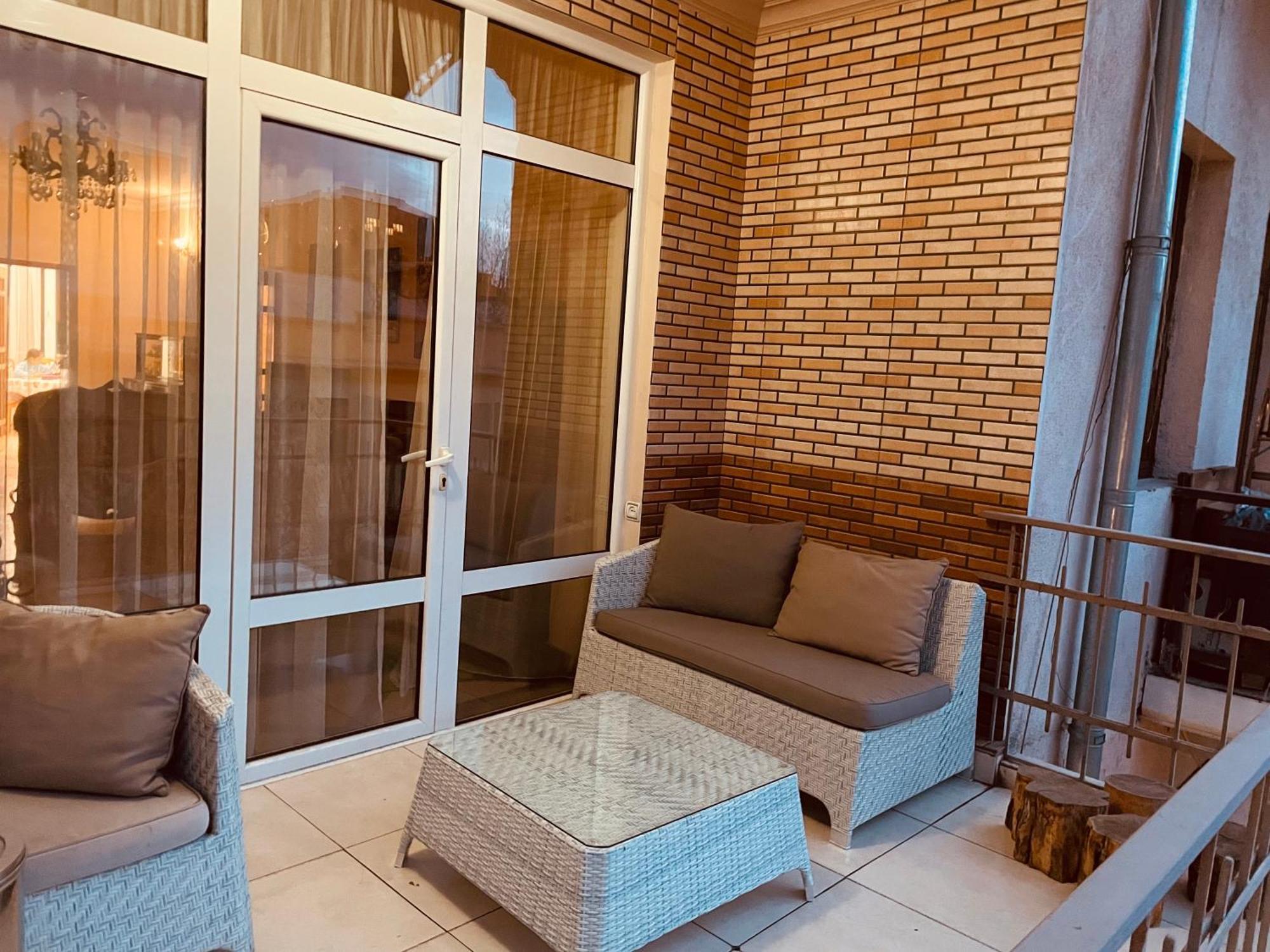 Bright And Modern 4Br Apartment - Center Of 예레반 외부 사진