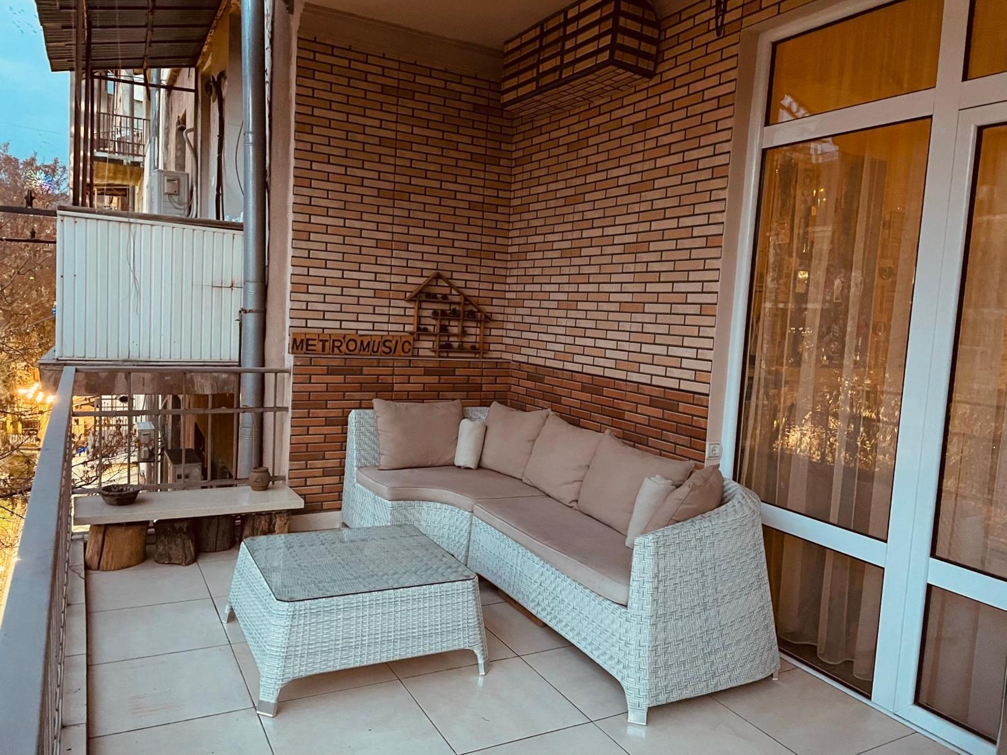 Bright And Modern 4Br Apartment - Center Of 예레반 외부 사진