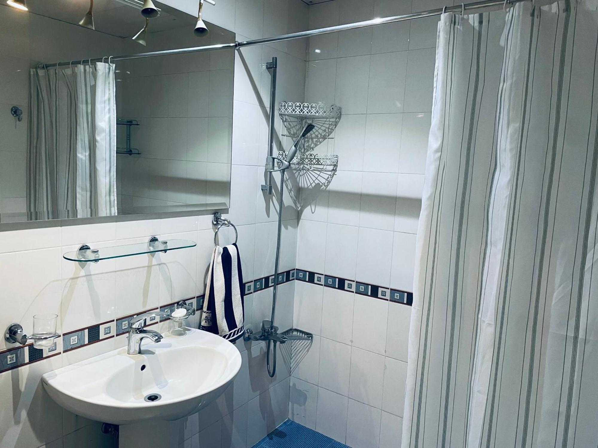 Bright And Modern 4Br Apartment - Center Of 예레반 외부 사진