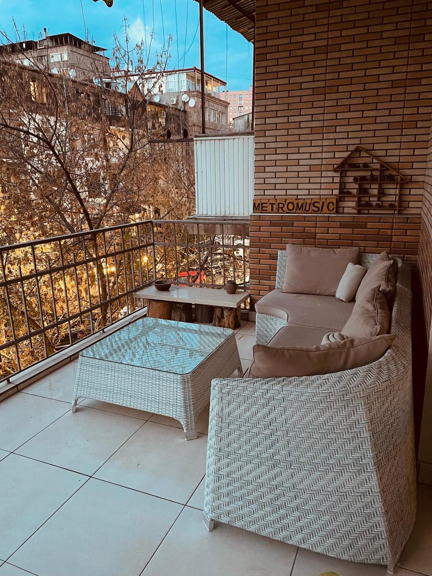 Bright And Modern 4Br Apartment - Center Of 예레반 외부 사진